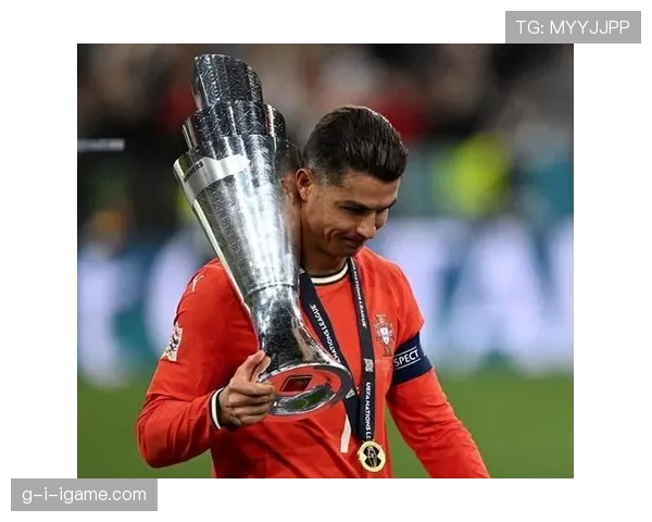 C罗率队勇夺欧冠三连冠，传奇地位再获加冕