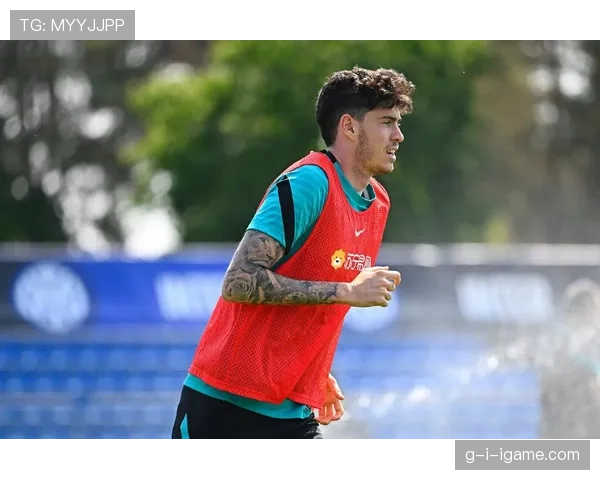 蓝衣军团新赛季强势启航,意大利国家队展现昂扬斗志与团队精神 蓝衣军团新赛季强势启航,意大利国家队展现昂扬斗志与团队精神