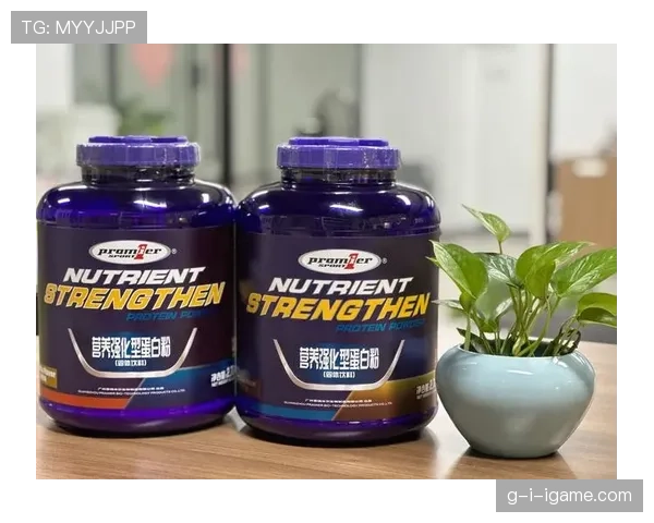 扎克拉文家的冰箱里塞满了蛋白粉，连饮料都按克称着喝